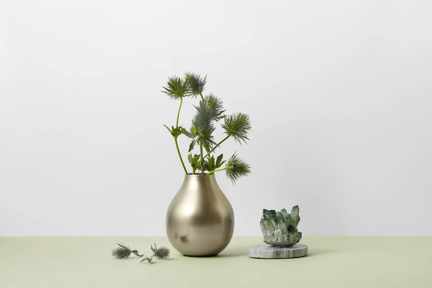 Vase with thistles